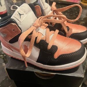 Toddler Jordan midi sneaker